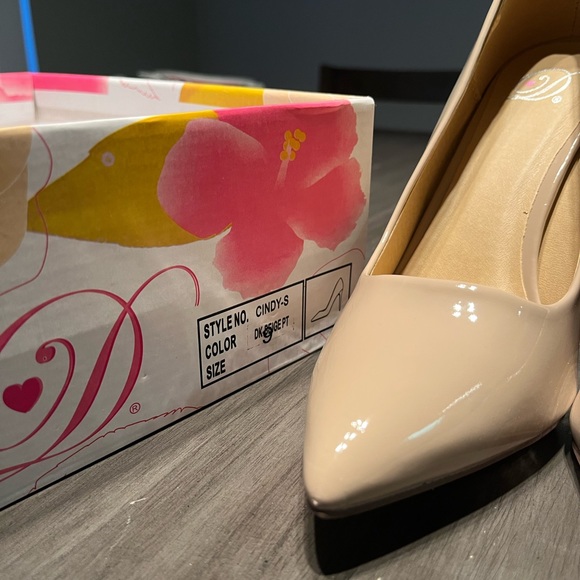 Pointed Nude Heels - Picture 3 of 3